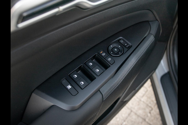 Kia Sportage 1.6 T-GDi Plug-in Hybrid Black Edition Advanced | Direct leverbaar | Full Options | o.a. 19"Velgen | Pano dak | Stoelverw. achterbank | Direct leverbaar!