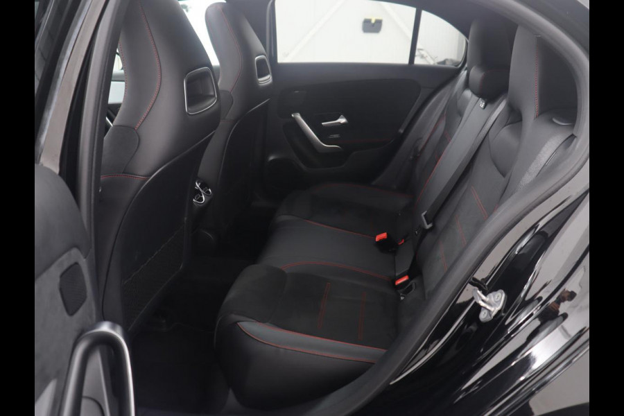 Mercedes-Benz A-Klasse 250 Premium Plus | Panoramadak | Leder/alcantara | Memory | Cruise control | Stoelverwarming | Sfeerverlichting | Navigatie | Carplay | Climate control | Camera | Park assist