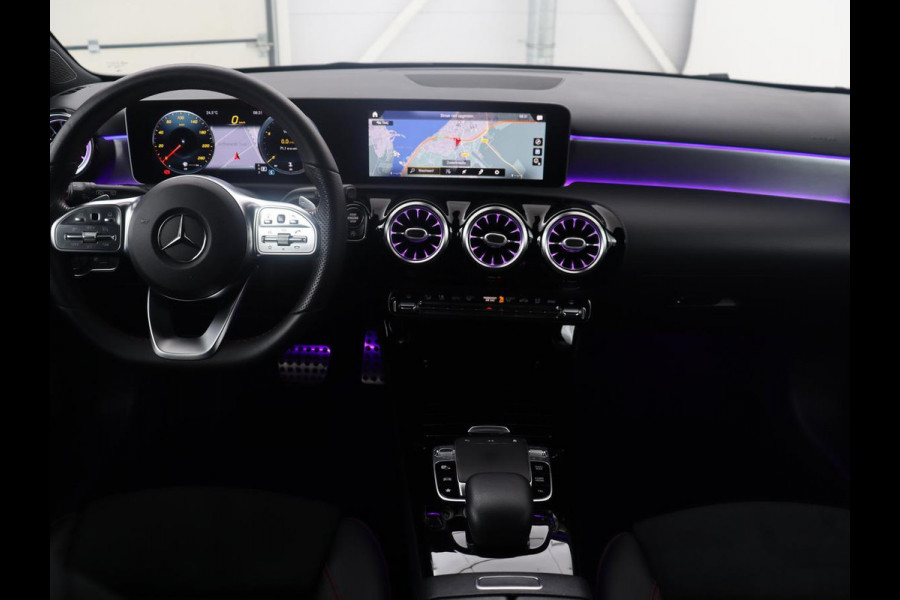 Mercedes-Benz A-Klasse 250 Premium Plus | Panoramadak | Leder/alcantara | Memory | Cruise control | Stoelverwarming | Sfeerverlichting | Navigatie | Carplay | Climate control | Camera | Park assist