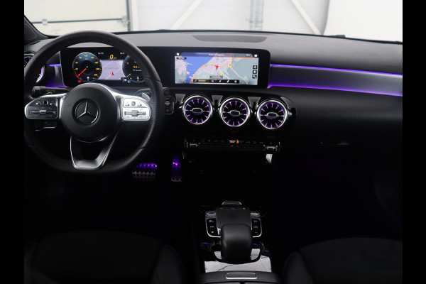 Mercedes-Benz A-Klasse 250 Premium Plus | Panoramadak | Leder/alcantara | Memory | Cruise control | Stoelverwarming | Sfeerverlichting | Navigatie | Carplay | Climate control | Camera | Park assist