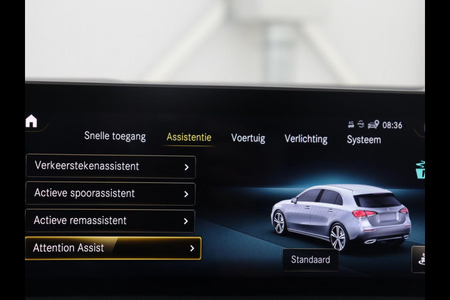 Mercedes-Benz A-Klasse 250 Premium Plus | Panoramadak | Leder/alcantara | Memory | Cruise control | Stoelverwarming | Sfeerverlichting | Navigatie | Carplay | Climate control | Camera | Park assist