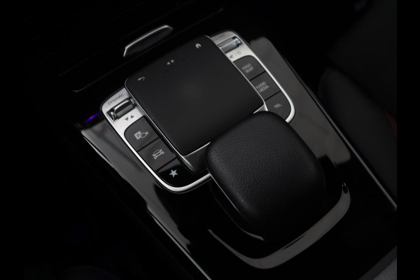 Mercedes-Benz A-Klasse 250 Premium Plus | Panoramadak | Leder/alcantara | Memory | Cruise control | Stoelverwarming | Sfeerverlichting | Navigatie | Carplay | Climate control | Camera | Park assist