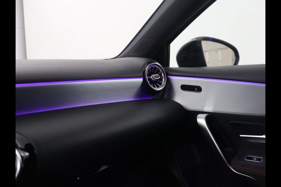 Mercedes-Benz A-Klasse 250 Premium Plus | Panoramadak | Leder/alcantara | Memory | Cruise control | Stoelverwarming | Sfeerverlichting | Navigatie | Carplay | Climate control | Camera | Park assist
