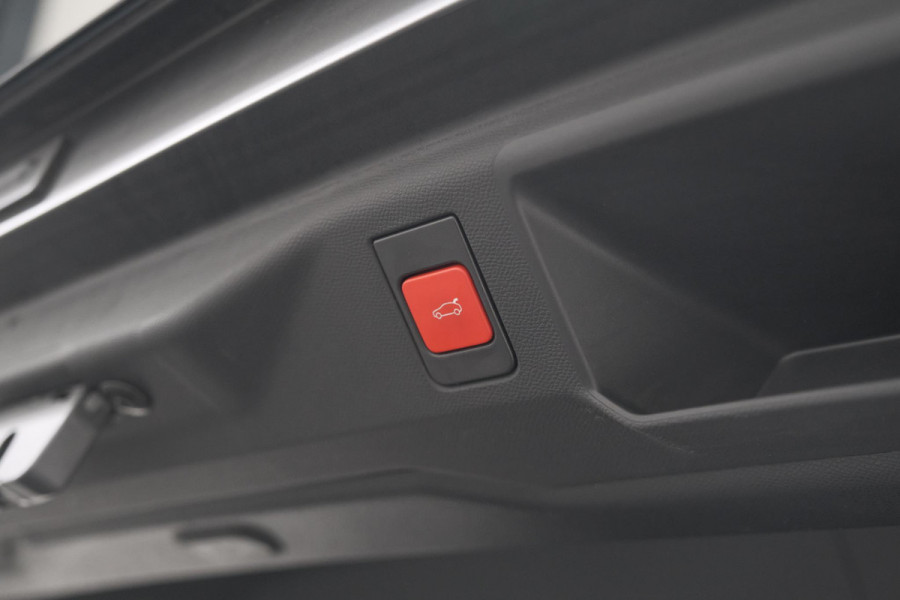 Peugeot 5008 1.2 Hybrid 136 GT 7p | Adaptieve Cruise Control | Camera | Elektrische Kofferklep | Stoelverwarming