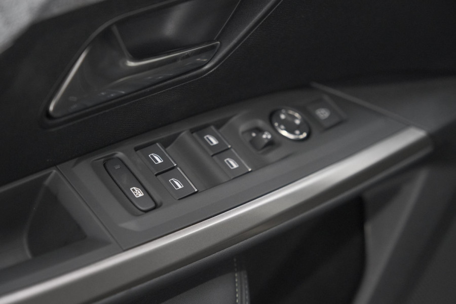 Peugeot 5008 1.2 Hybrid 136 GT 7p | Adaptieve Cruise Control | Camera | Elektrische Kofferklep | Stoelverwarming