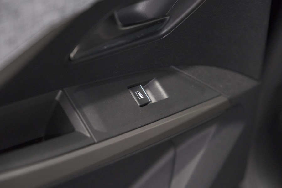 Peugeot 5008 1.2 Hybrid 136 GT 7p | Adaptieve Cruise Control | Camera | Elektrische Kofferklep | Stoelverwarming