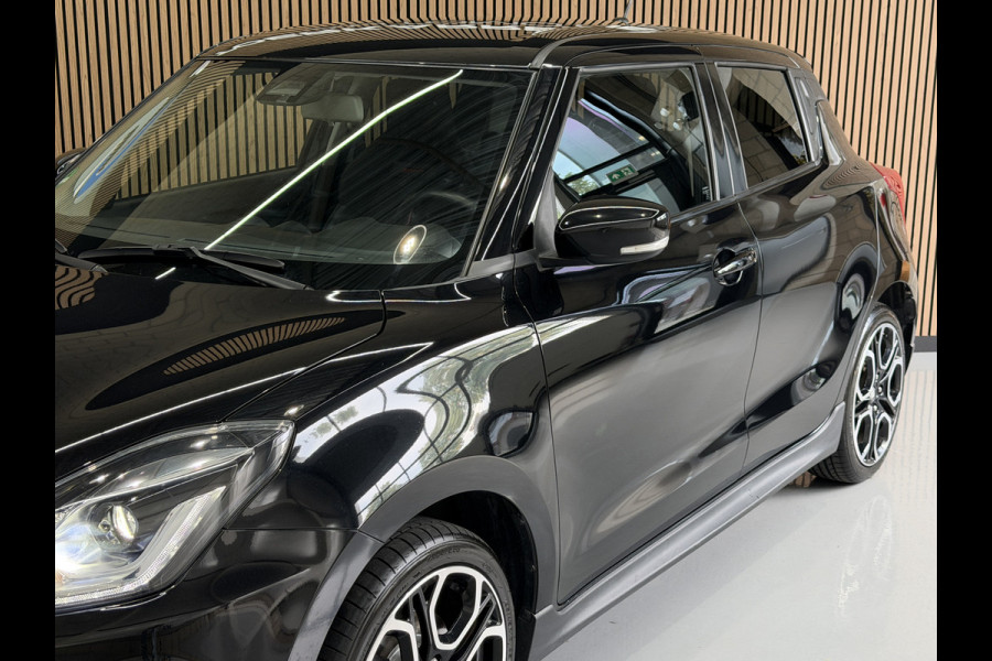 Suzuki Swift 1.4 Sport Smart Hybrid | Navi | Carplay | Dodehoek | Camera | 17" | Stoelverwarming | ACC | 100% Suzuki Dealer onderhouden!