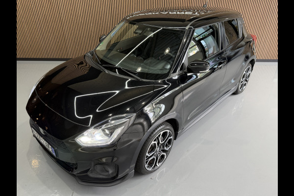 Suzuki Swift 1.4 Sport Smart Hybrid | Navi | Carplay | Dodehoek | Camera | 17" | Stoelverwarming | ACC | 100% Suzuki Dealer onderhouden!