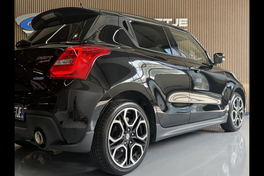 Suzuki Swift 1.4 Sport Smart Hybrid | Navi | Carplay | Dodehoek | Camera | 17" | Stoelverwarming | ACC | 100% Suzuki Dealer onderhouden!