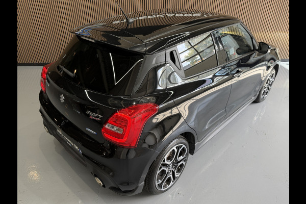 Suzuki Swift 1.4 Sport Smart Hybrid | Navi | Carplay | Dodehoek | Camera | 17" | Stoelverwarming | ACC | 100% Suzuki Dealer onderhouden!