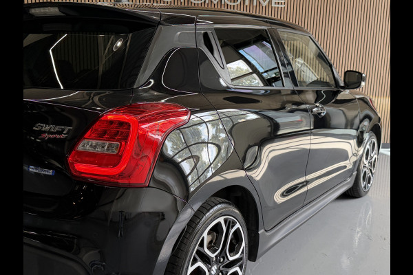 Suzuki Swift 1.4 Sport Smart Hybrid | Navi | Carplay | Dodehoek | Camera | 17" | Stoelverwarming | ACC | 100% Suzuki Dealer onderhouden!