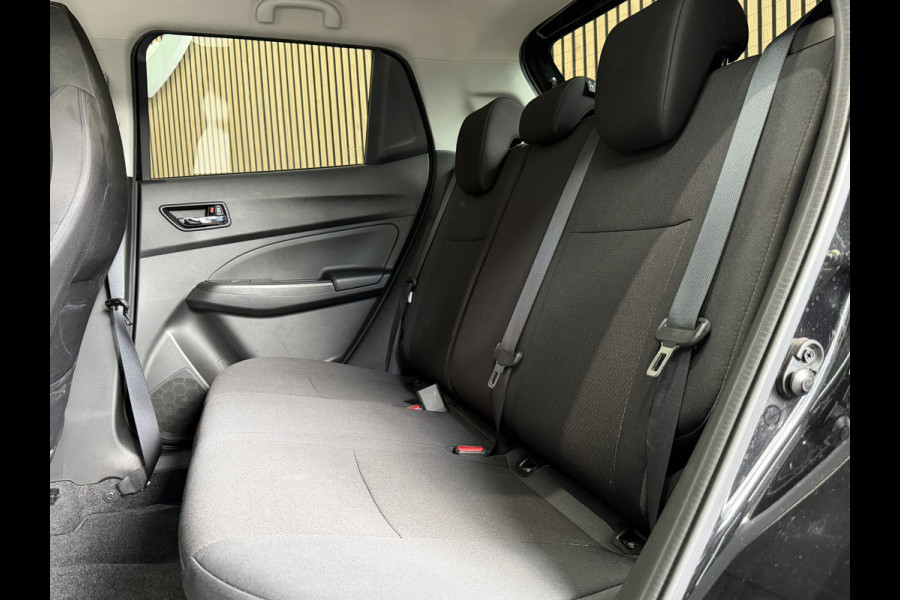 Suzuki Swift 1.4 Sport Smart Hybrid | Navi | Carplay | Dodehoek | Camera | 17" | Stoelverwarming | ACC | 100% Suzuki Dealer onderhouden!