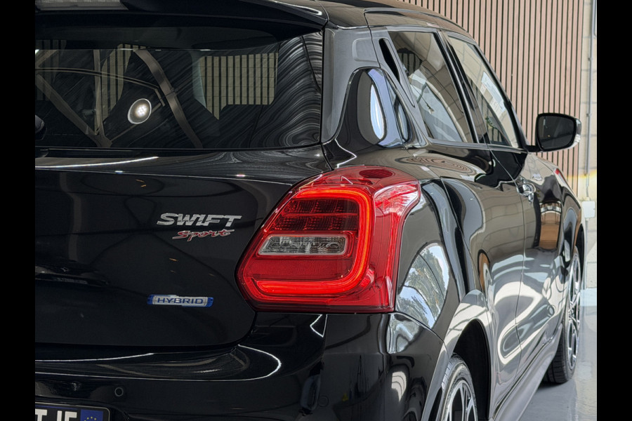Suzuki Swift 1.4 Sport Smart Hybrid | Navi | Carplay | Dodehoek | Camera | 17" | Stoelverwarming | ACC | 100% Suzuki Dealer onderhouden!