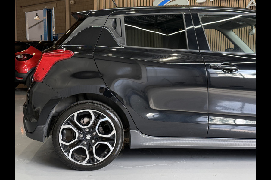 Suzuki Swift 1.4 Sport Smart Hybrid | Navi | Carplay | Dodehoek | Camera | 17" | Stoelverwarming | ACC | 100% Suzuki Dealer onderhouden!