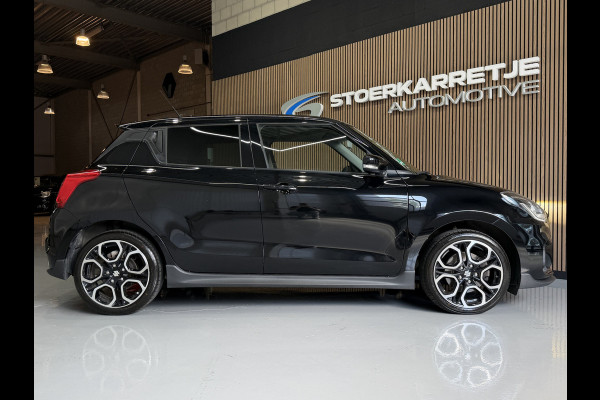 Suzuki Swift 1.4 Sport Smart Hybrid | Navi | Carplay | Dodehoek | Camera | 17" | Stoelverwarming | ACC | 100% Suzuki Dealer onderhouden!
