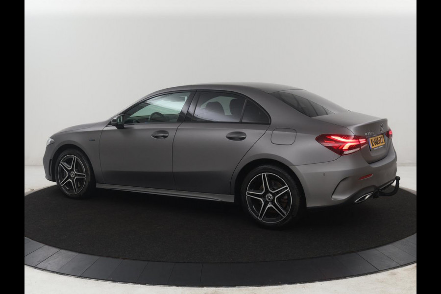 Mercedes-Benz A-Klasse 250 e Business Solution AMG Limited | SOH 94,5% | Leder/alcantara | Cruise control | Stoelverwarming | Navigatie | Bluetooth | Sfeerverlichting | Camera | Park assist