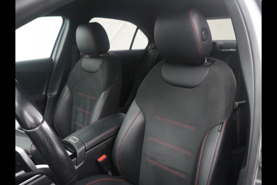 Mercedes-Benz A-Klasse 250 e Business Solution AMG Limited | SOH 94,5% | Leder/alcantara | Cruise control | Stoelverwarming | Navigatie | Bluetooth | Sfeerverlichting | Camera | Park assist