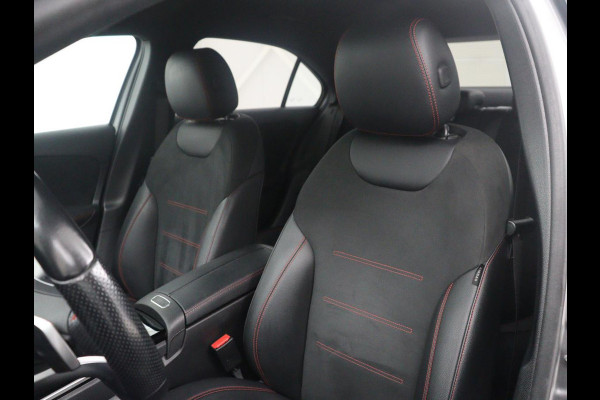 Mercedes-Benz A-Klasse 250 e Business Solution AMG Limited | SOH 94,5% | Leder/alcantara | Cruise control | Stoelverwarming | Navigatie | Bluetooth | Sfeerverlichting | Camera | Park assist
