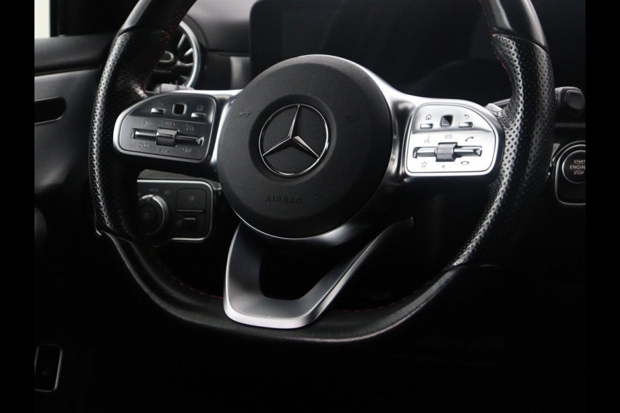 Mercedes-Benz A-Klasse 250 e Business Solution AMG Limited | SOH 94,5% | Leder/alcantara | Cruise control | Stoelverwarming | Navigatie | Bluetooth | Sfeerverlichting | Camera | Park assist
