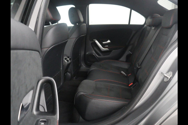 Mercedes-Benz A-Klasse 250 e Business Solution AMG Limited | SOH 94,5% | Leder/alcantara | Cruise control | Stoelverwarming | Navigatie | Bluetooth | Sfeerverlichting | Camera | Park assist