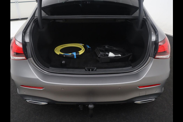 Mercedes-Benz A-Klasse 250 e Business Solution AMG Limited | SOH 94,5% | Leder/alcantara | Cruise control | Stoelverwarming | Navigatie | Bluetooth | Sfeerverlichting | Camera | Park assist