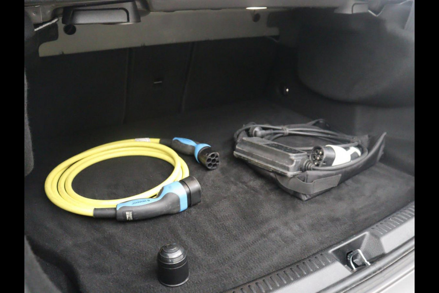 Mercedes-Benz A-Klasse 250 e Business Solution AMG Limited | SOH 94,5% | Leder/alcantara | Cruise control | Stoelverwarming | Navigatie | Bluetooth | Sfeerverlichting | Camera | Park assist