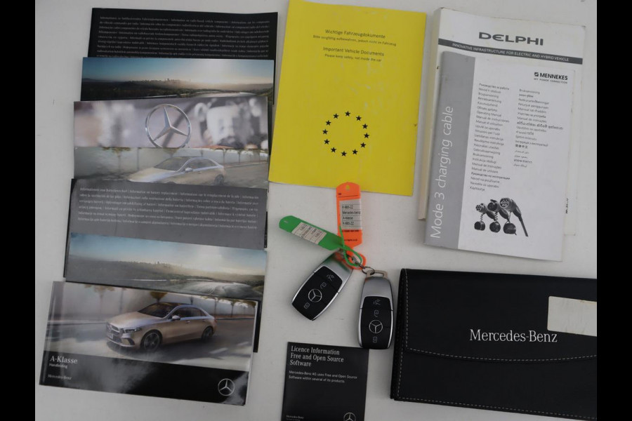 Mercedes-Benz A-Klasse 250 e Business Solution AMG Limited | SOH 94,5% | Leder/alcantara | Cruise control | Stoelverwarming | Navigatie | Bluetooth | Sfeerverlichting | Camera | Park assist