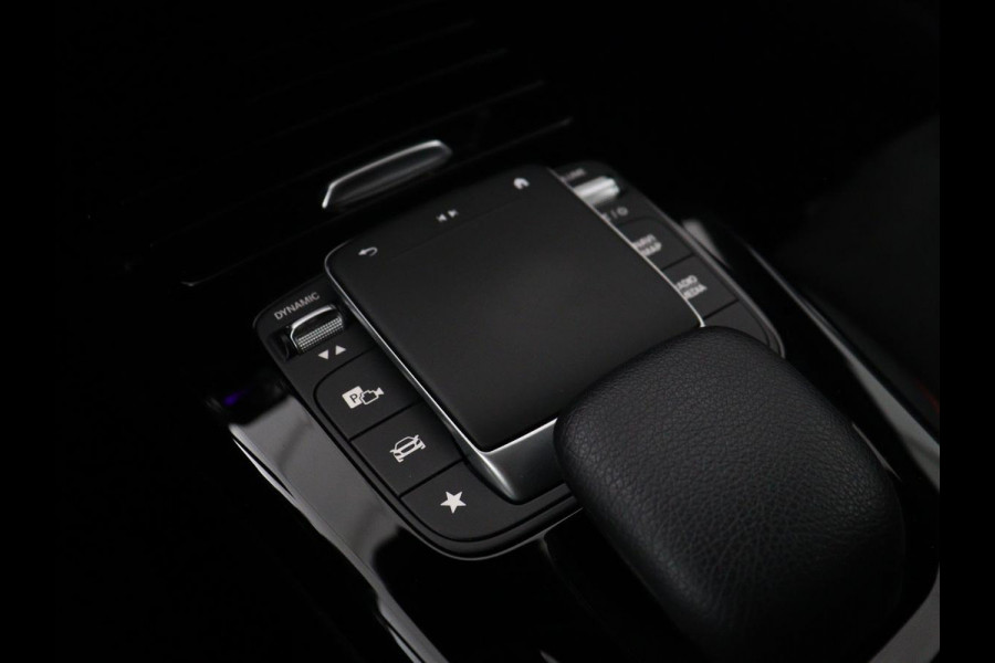 Mercedes-Benz A-Klasse 250 e Business Solution AMG Limited | SOH 94,5% | Leder/alcantara | Cruise control | Stoelverwarming | Navigatie | Bluetooth | Sfeerverlichting | Camera | Park assist