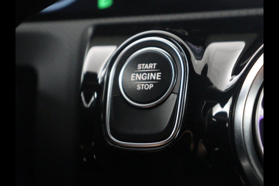 Mercedes-Benz A-Klasse 250 e Business Solution AMG Limited | SOH 94,5% | Leder/alcantara | Cruise control | Stoelverwarming | Navigatie | Bluetooth | Sfeerverlichting | Camera | Park assist