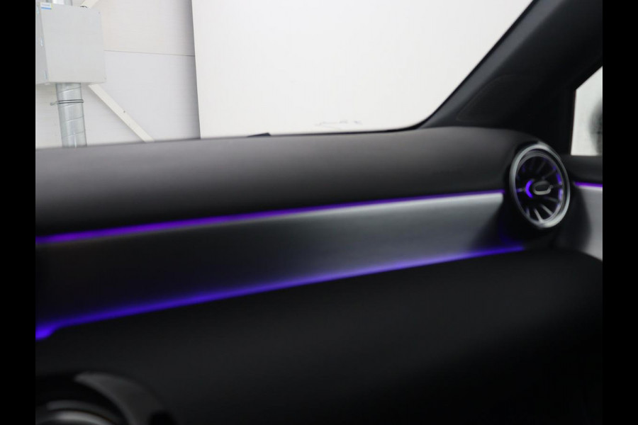 Mercedes-Benz A-Klasse 250 e Business Solution AMG Limited | SOH 94,5% | Leder/alcantara | Cruise control | Stoelverwarming | Navigatie | Bluetooth | Sfeerverlichting | Camera | Park assist