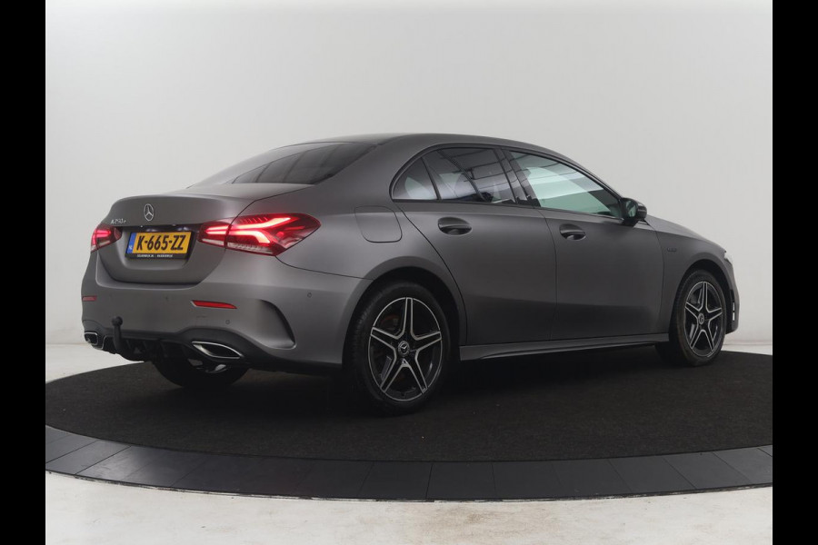 Mercedes-Benz A-Klasse 250 e Business Solution AMG Limited | SOH 94,5% | Leder/alcantara | Cruise control | Stoelverwarming | Navigatie | Bluetooth | Sfeerverlichting | Camera | Park assist