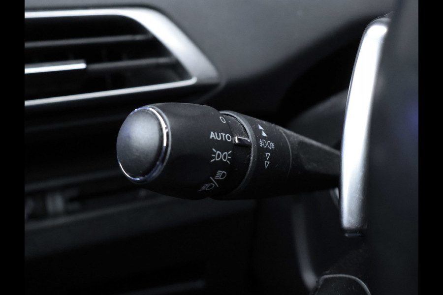 Peugeot 3008 1.2 PureTech Allure Sport (PANORAMADAK,APPLE CARPLAY,NAVI,CAMERA,360 VIEW,LED,GETINT,SPORTSTOELEN,LM VELGEN)