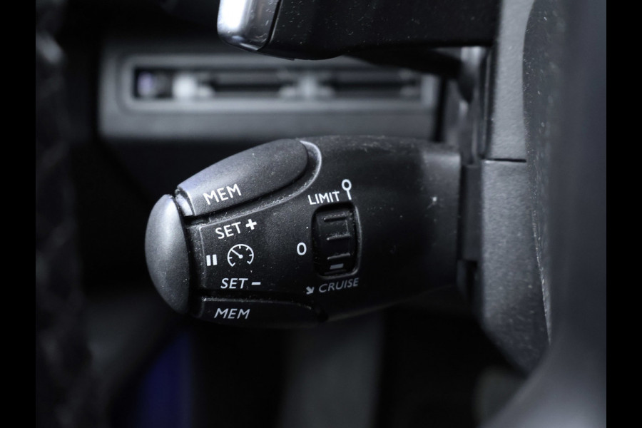 Peugeot 3008 1.2 PureTech Allure Sport (PANORAMADAK,APPLE CARPLAY,NAVI,CAMERA,360 VIEW,LED,GETINT,SPORTSTOELEN,LM VELGEN)