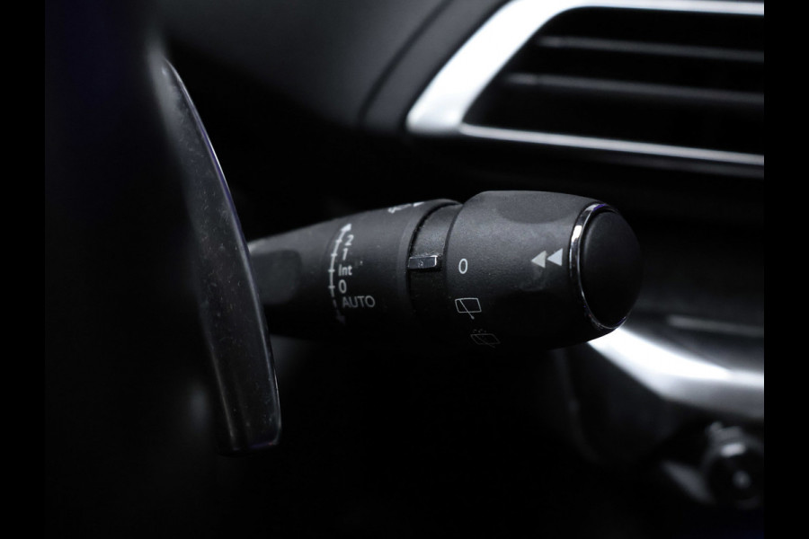 Peugeot 3008 1.2 PureTech Allure Sport (PANORAMADAK,APPLE CARPLAY,NAVI,CAMERA,360 VIEW,LED,GETINT,SPORTSTOELEN,LM VELGEN)