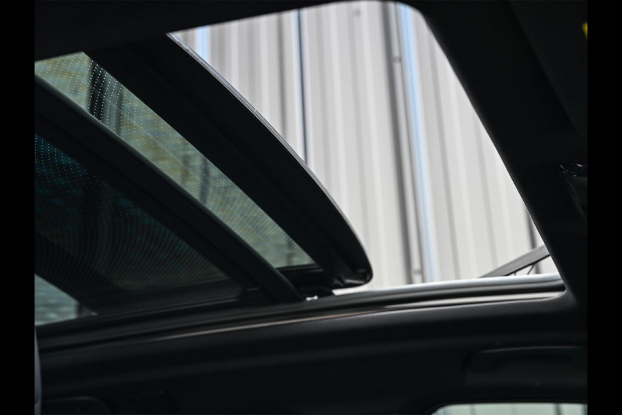 BMW X5 xDrive50e M-Sport Pro | Panoramadak | Achterasbesturing | Massage + Ventilatie | Sky Lounge | 360 Camera | Active Cruise | Harman/Kardon | Iconic Glow | BMW Gesture Control | HUD | Soft Close | Luchtvering | Trekhaak |