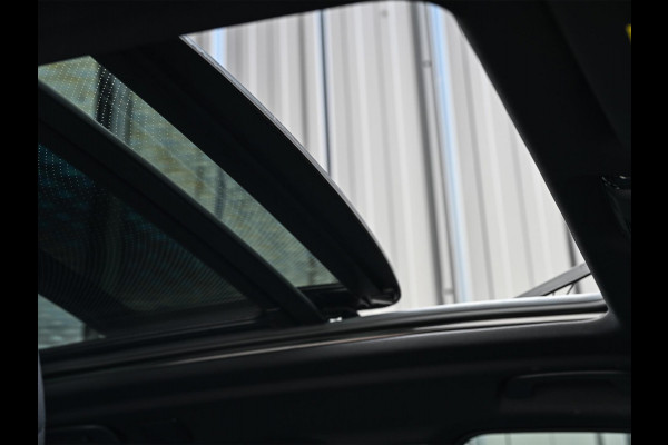 BMW X5 xDrive50e M-Sport Pro | Panoramadak | Achterasbesturing | Massage + Ventilatie | Sky Lounge | 360 Camera | Active Cruise | Harman/Kardon | Iconic Glow | BMW Gesture Control | HUD | Soft Close | Luchtvering | Trekhaak |