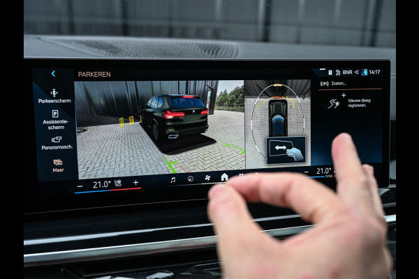 BMW X5 xDrive50e M-Sport Pro | Panoramadak | Achterasbesturing | Massage + Ventilatie | Sky Lounge | 360 Camera | Active Cruise | Harman/Kardon | Iconic Glow | BMW Gesture Control | HUD | Soft Close | Luchtvering | Trekhaak |