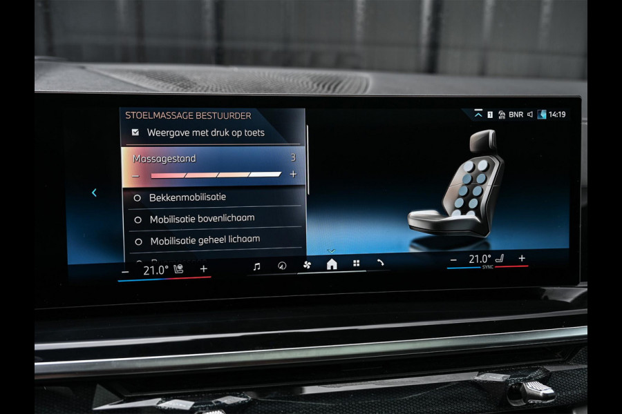 BMW X5 xDrive50e M-Sport Pro | Panoramadak | Achterasbesturing | Massage + Ventilatie | Sky Lounge | 360 Camera | Active Cruise | Harman/Kardon | Iconic Glow | BMW Gesture Control | HUD | Soft Close | Luchtvering | Trekhaak |
