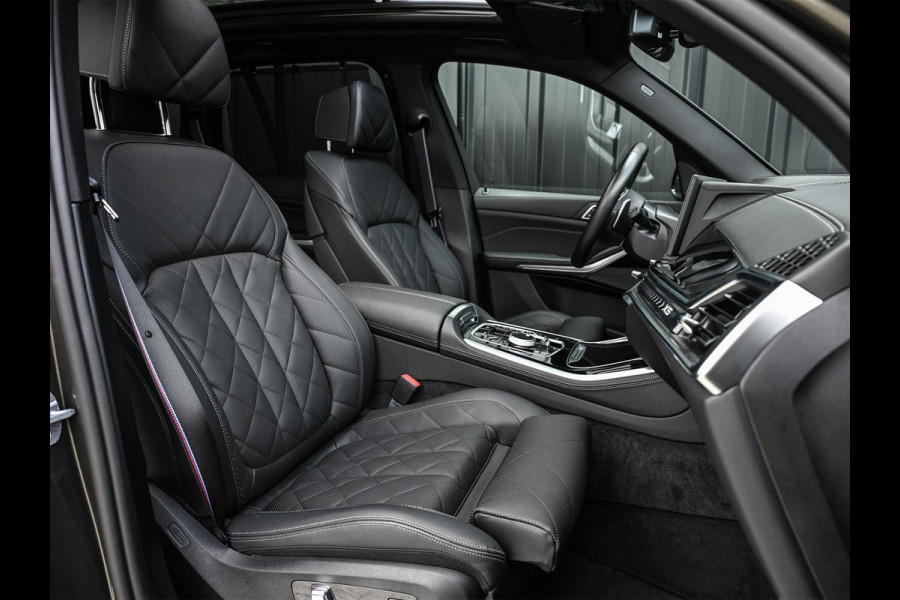 BMW X5 xDrive50e M-Sport Pro | Panoramadak | Achterasbesturing | Massage + Ventilatie | Sky Lounge | 360 Camera | Active Cruise | Harman/Kardon | Iconic Glow | BMW Gesture Control | HUD | Soft Close | Luchtvering | Trekhaak |