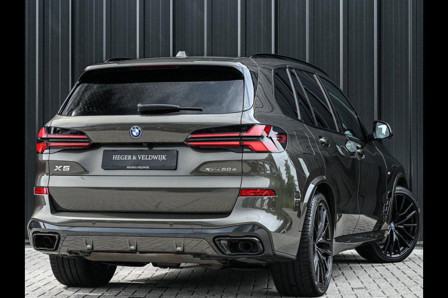 BMW X5 xDrive50e M-Sport Pro | Panoramadak | Achterasbesturing | Massage + Ventilatie | Sky Lounge | 360 Camera | Active Cruise | Harman/Kardon | Iconic Glow | BMW Gesture Control | HUD | Soft Close | Luchtvering | Trekhaak |