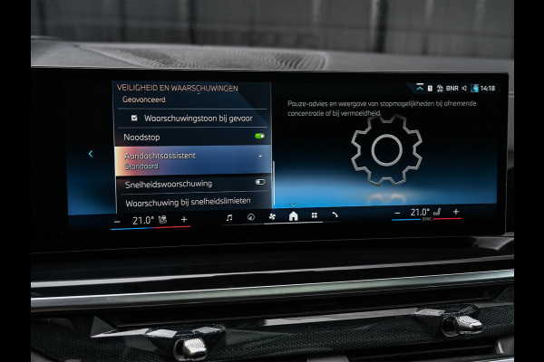 BMW X5 xDrive50e M-Sport Pro | Panoramadak | Achterasbesturing | Massage + Ventilatie | Sky Lounge | 360 Camera | Active Cruise | Harman/Kardon | Iconic Glow | BMW Gesture Control | HUD | Soft Close | Luchtvering | Trekhaak |