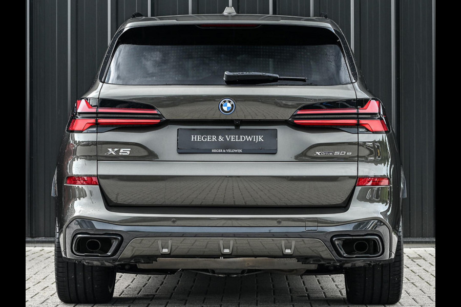 BMW X5 xDrive50e M-Sport Pro | Panoramadak | Achterasbesturing | Massage + Ventilatie | Sky Lounge | 360 Camera | Active Cruise | Harman/Kardon | Iconic Glow | BMW Gesture Control | HUD | Soft Close | Luchtvering | Trekhaak |