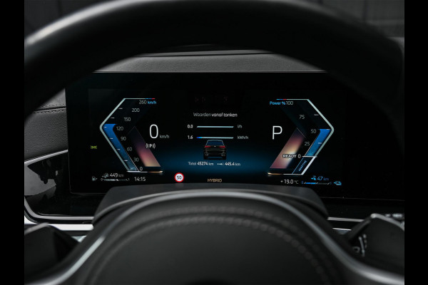 BMW X5 xDrive50e M-Sport Pro | Panoramadak | Achterasbesturing | Massage + Ventilatie | Sky Lounge | 360 Camera | Active Cruise | Harman/Kardon | Iconic Glow | BMW Gesture Control | HUD | Soft Close | Luchtvering | Trekhaak |