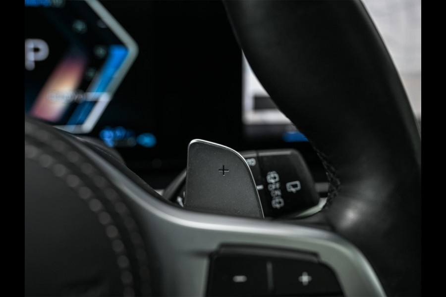 BMW X5 xDrive50e M-Sport Pro | Panoramadak | Achterasbesturing | Massage + Ventilatie | Sky Lounge | 360 Camera | Active Cruise | Harman/Kardon | Iconic Glow | BMW Gesture Control | HUD | Soft Close | Luchtvering | Trekhaak |