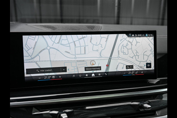 BMW X5 xDrive50e M-Sport Pro | Panoramadak | Achterasbesturing | Massage + Ventilatie | Sky Lounge | 360 Camera | Active Cruise | Harman/Kardon | Iconic Glow | BMW Gesture Control | HUD | Soft Close | Luchtvering | Trekhaak |