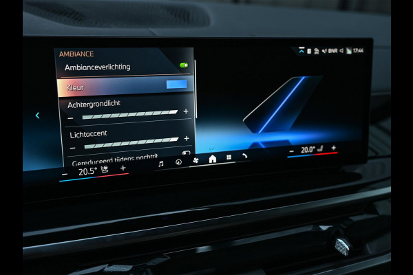 BMW X5 xDrive50e M-Sport Pro | Panoramadak | Achterasbesturing | Massage + Ventilatie | Sky Lounge | 360 Camera | Active Cruise | Harman/Kardon | Iconic Glow | BMW Gesture Control | HUD | Soft Close | Luchtvering | Trekhaak |