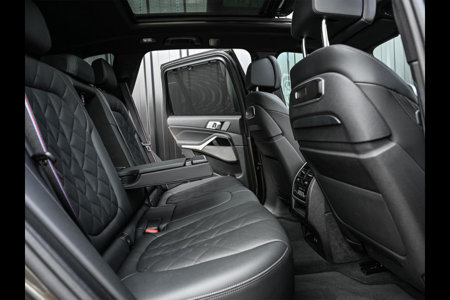 BMW X5 xDrive50e M-Sport Pro | Panoramadak | Achterasbesturing | Massage + Ventilatie | Sky Lounge | 360 Camera | Active Cruise | Harman/Kardon | Iconic Glow | BMW Gesture Control | HUD | Soft Close | Luchtvering | Trekhaak |