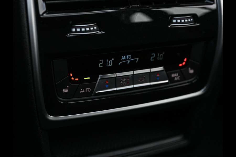BMW X5 xDrive50e M-Sport Pro | Panoramadak | Achterasbesturing | Massage + Ventilatie | Sky Lounge | 360 Camera | Active Cruise | Harman/Kardon | Iconic Glow | BMW Gesture Control | HUD | Soft Close | Luchtvering | Trekhaak |