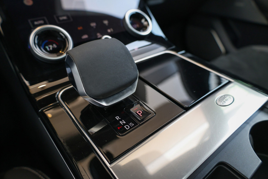 Land Rover Range Rover Velar 2.0 P400e | PANO | MERIDIAN SURROUND | STOEL+STUURWIELVERWARMING |
