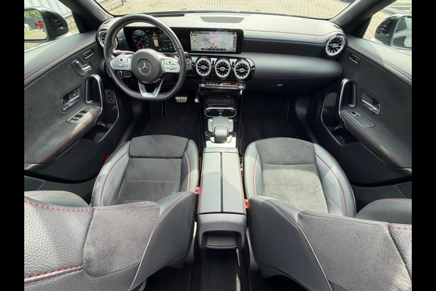 Mercedes-Benz CLA-Klasse Shooting Brake 250 e Business AMG Limited | Navi| Cruise |Panoramadak | Sfeerverlichting | zwarte hemel.
